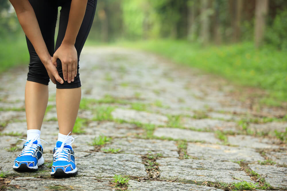 What causes my knee to hurt when straight but not when bent? shutterstock 238496668 pain behind the knee