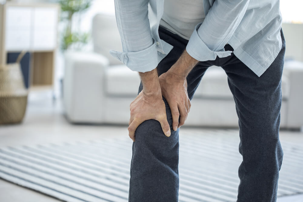 Is my knee injured if it hurts when straight but not when bent?
