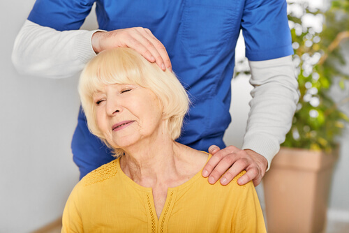 Three ways physical therapy can benefit those with neck arthritis pain